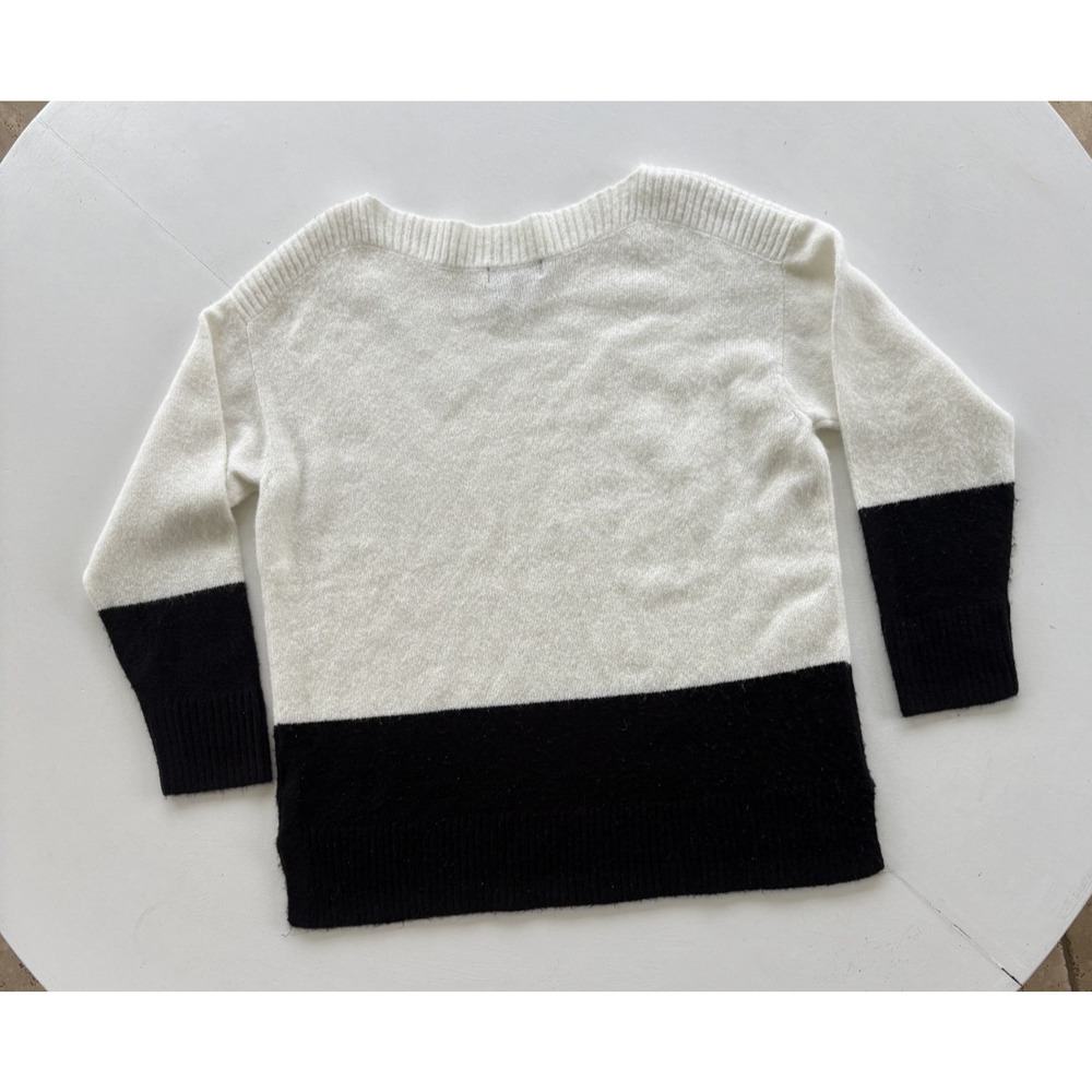 DKNY Women's Black White Colorblocked Crew Neck Pullover Sweater Size Small - Picture 2 of 5